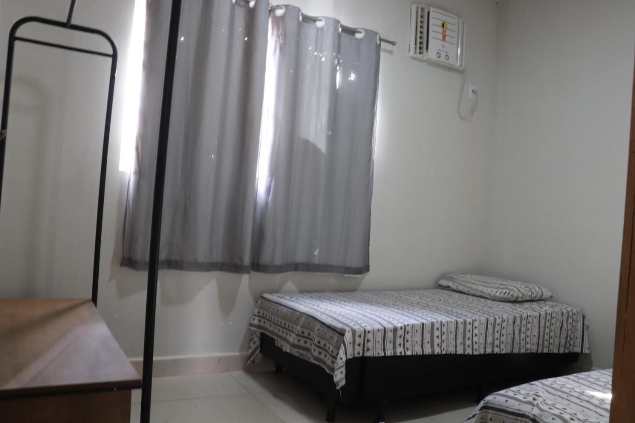 Casa Com 03 Quartos Tendo 02 Com Ar Condicionado No Asfalto A 1,5 Km Do Centro ชาปาดา ดอส กิมาไรส์ ภายนอก รูปภาพ