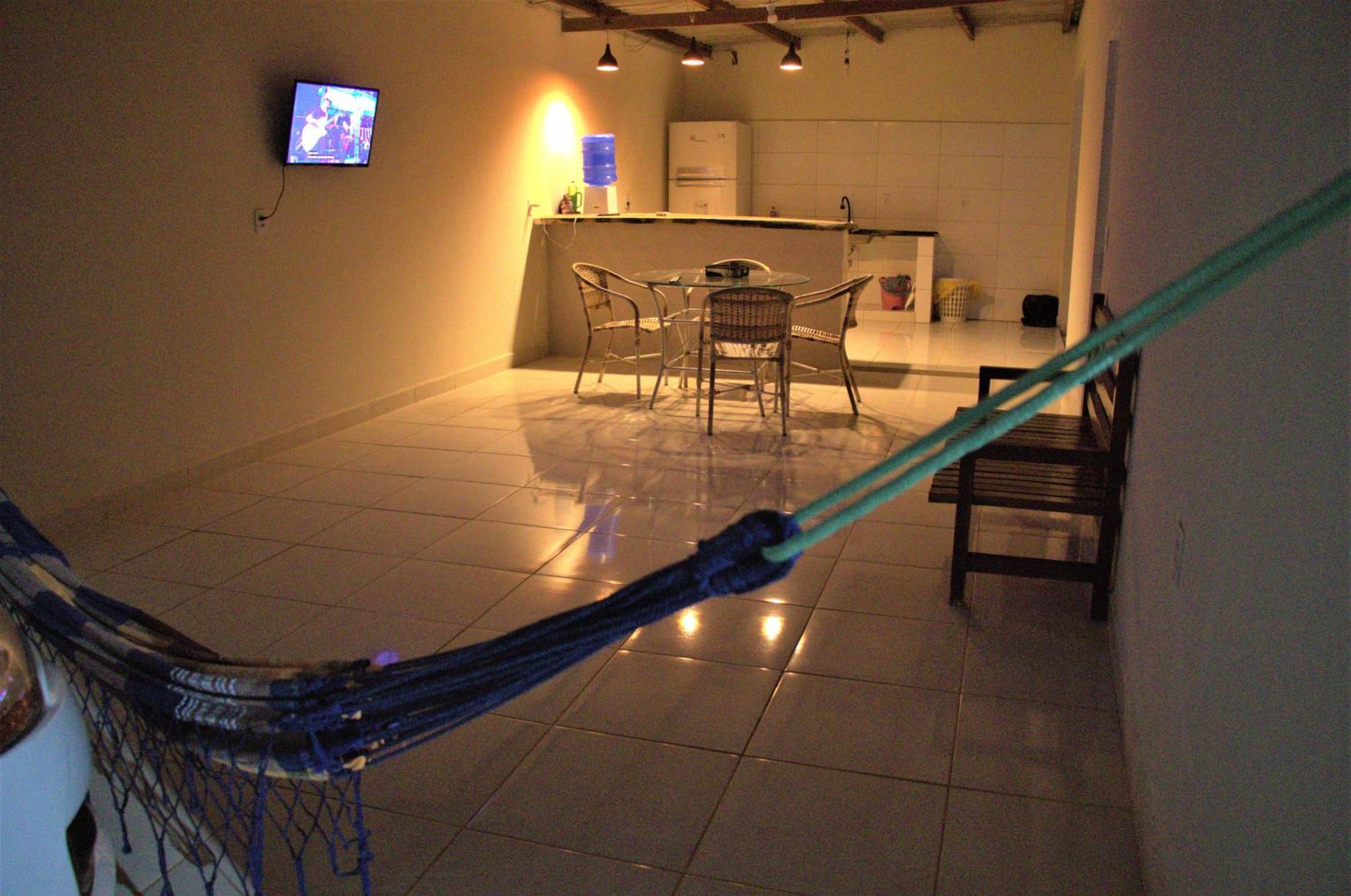 Casa Com 03 Quartos Tendo 02 Com Ar Condicionado No Asfalto A 1,5 Km Do Centro ชาปาดา ดอส กิมาไรส์ ภายนอก รูปภาพ